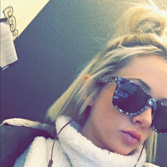 Meet your Posher, Meredith - Picture 1 of 1